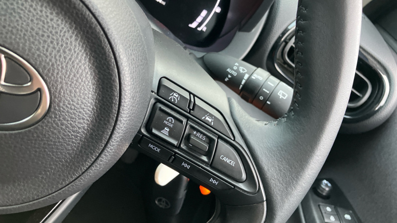 Toyota Yaris 1.5 Hybrid Design 5dr CVT Hybrid Hatchback